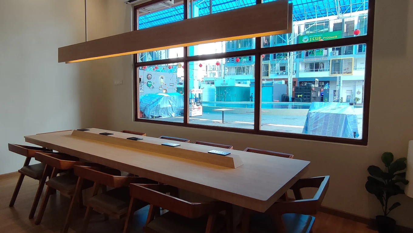 Power outlets are available across the cafe!